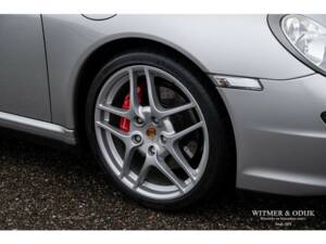 Immagine 25/29 di Porsche 911 Carrera 4S (2007)