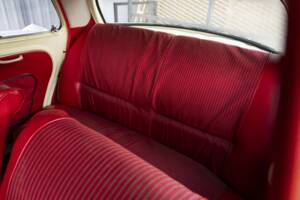 Image 13/29 of Renault Ondine (1960)