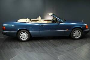 Bild 7/30 von Mercedes-Benz 300 CE-24 (1993)