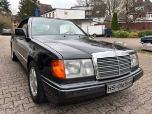 Image 21/28 of Mercedes-Benz 300 CE-24 (1993)