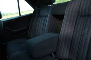 Image 43/63 of Mercedes-Benz 220 E (1993)