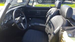 Image 8/8 of MG MGB (1976)