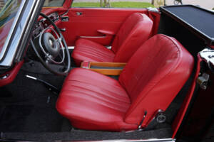 Image 25/50 de Mercedes-Benz 280 SL (1969)