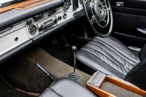 Image 45/50 of Mercedes-Benz 280 SL (1968)