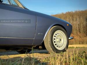 Afbeelding 35/99 van Alfa Romeo 2000 GT Veloce (1973)