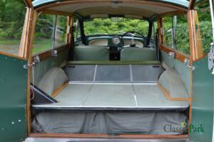 Image 13/50 of Morris Minor 1000 Traveller (1964)