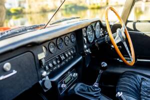 Image 27/50 de Jaguar E-Type (1969)