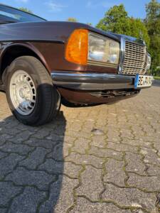 Image 14/31 of Mercedes-Benz 230 CE (1984)