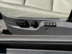 Image 21/22 of BMW 850i (1990)
