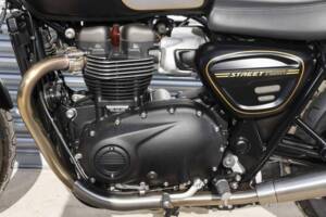 Immagine 25/42 di Triumph Street Twin Bonneville (2021)