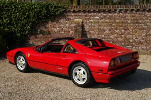 Image 17/50 de Ferrari 328 GTS (1989)