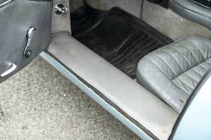 Image 15/50 de Jaguar E-Type (1968)