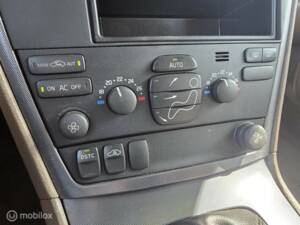 Image 21/39 of Volvo V 70 2.4 (2006)