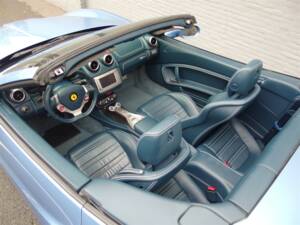 Image 18/49 of Ferrari California (2010)