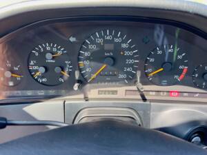Immagine 15/32 di Mercedes-Benz 400 SE (1993)