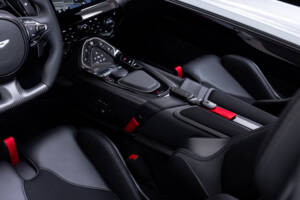 Bild 17/47 von Aston Martin V12 Speedster (2021)