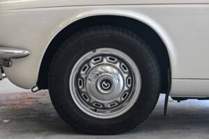 Bild 25/36 von Daimler Sovereign 4.2 (1976)