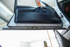 Image 45/50 of Mercedes-Benz 200 (1986)