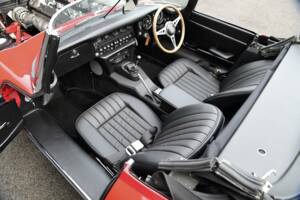 Image 25/49 de Jaguar E-Type (1970)