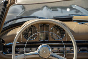 Image 18/38 of Mercedes-Benz 300 SL Roadster (1961)