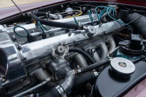 Image 17/50 de Aston Martin DB 5 Vantage (1965)