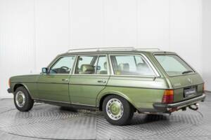 Afbeelding 6/50 van Mercedes-Benz 200 T (1982)