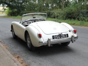 Image 4/15 of MG MGA 1500 (1958)