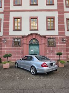 Image 2/13 of Mercedes-Benz E 55 AMG (2006)