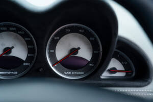 Image 30/60 of Mercedes-Benz SL 65 AMG (2004)
