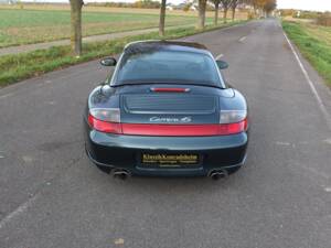 Bild 22/73 von Porsche 911 Carrera 4S (2004)