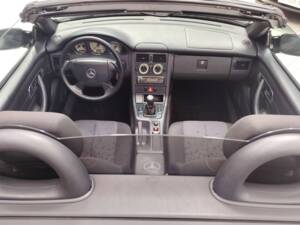 Bild 30/46 von Mercedes-Benz SLK 200 (2000)