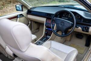 Bild 35/46 von Mercedes-Benz E 320 (1994)