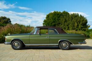 Bild 4/50 von Mercedes-Benz 220 SE b (1964)