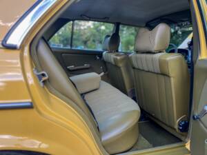 Image 126/139 of Mercedes-Benz 240 D (1978)