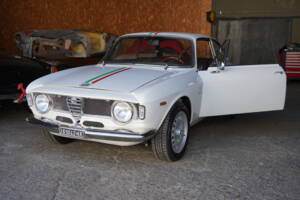 Image 2/28 de Alfa Romeo Giulia GT 1300 Junior (1970)