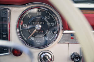 Image 53/60 of Mercedes-Benz 230 SL (1967)