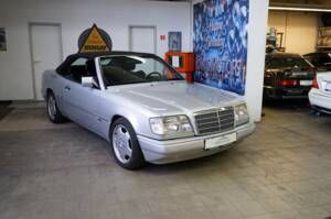 Bild 2/69 von Mercedes-Benz E 320 "Final Edition" (1997)