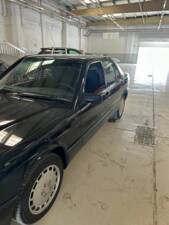 Imagen 27/69 de Mercedes-Benz 190 E (1988)