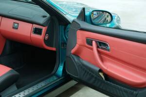 Immagine 29/50 di Mercedes-Benz SLK 230 Kompressor (1998)