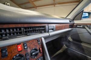 Image 14/27 of Mercedes-Benz 500 SEC (1988)