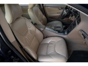 Image 11/43 of Volvo V 70 2.4 (2007)