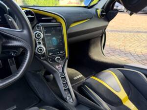 Immagine 28/30 di McLaren 720S (2021)