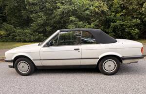 Immagine 6/75 di BMW 320i (1988)