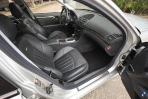 Image 16/72 of Mercedes-Benz E 55 AMG (2002)