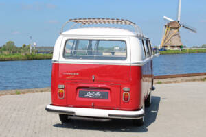 Image 6/22 of Volkswagen T2b Kombi (1970)