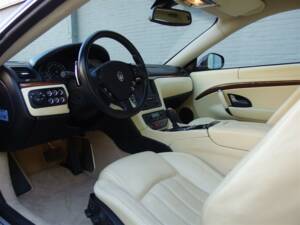 Image 44/98 of Maserati GranTurismo 4.2 (2008)