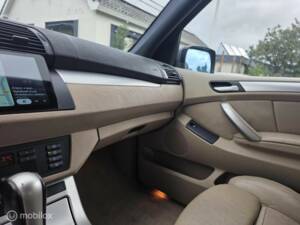 Bild 25/46 von BMW X5 3.0i (2003)