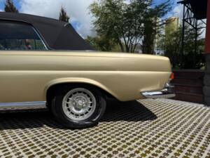 Image 7/39 de Mercedes-Benz 280 SE (1968)