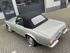 Image 18/22 de Mercedes-Benz 280 SL (1970)