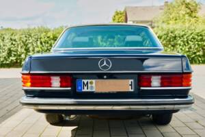 Bild 21/99 von Mercedes-Benz 230 CE (1983)